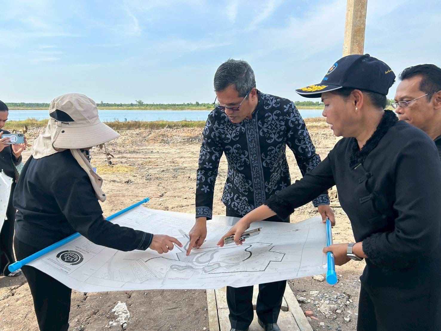 หัวหน้าผู้ตรวจกรมการพัฒนาชุมชน ตรวจความก้าวหน้าศูนย์ส่งเสริมพัฒนาและยกระดับเศรษฐกิจฐานรากด้วยโมเดลเศรษฐกิจใหม่ อำเภอองครักษ์ จังหวัดนครนายก